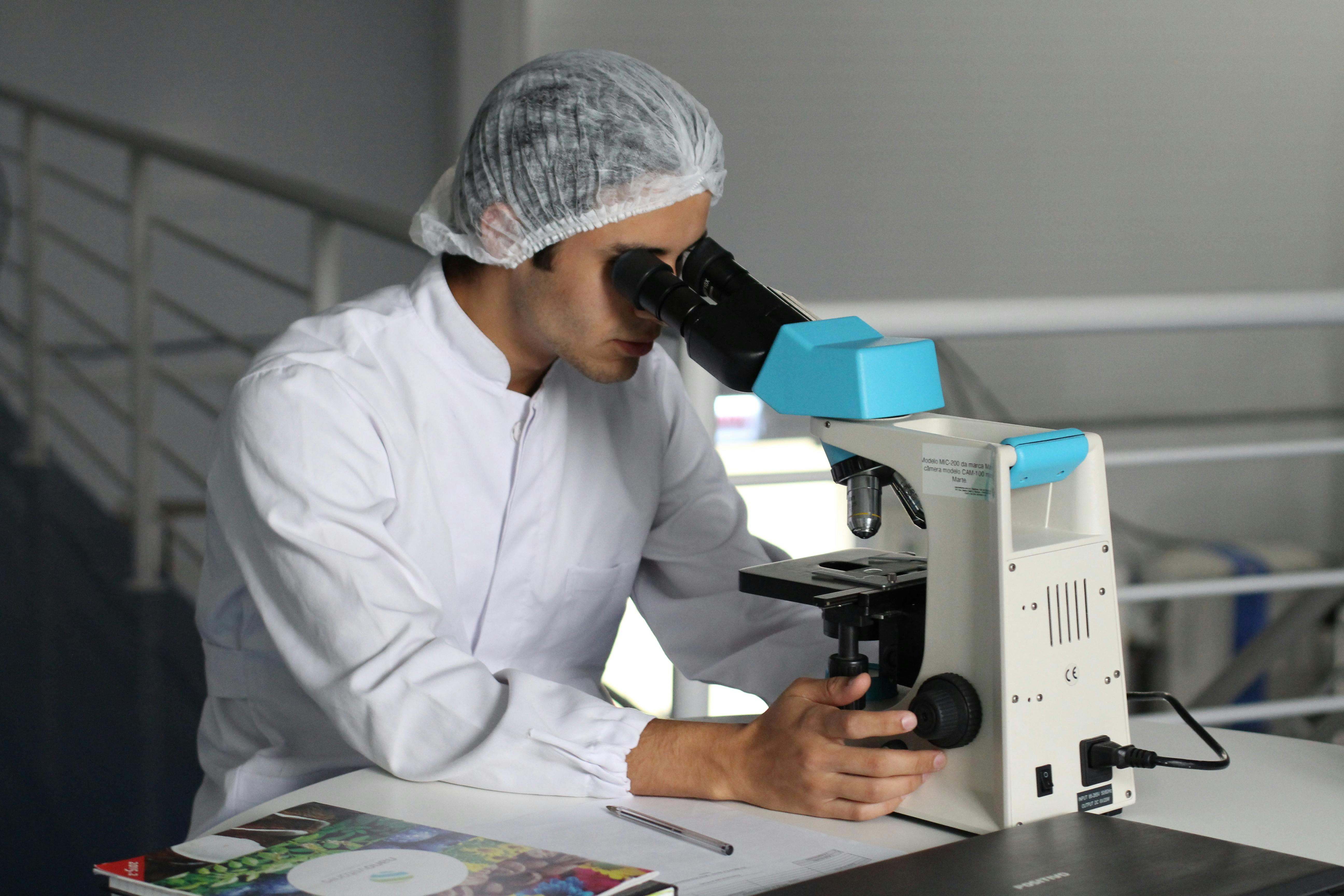 Team di scienziati al lavoro
